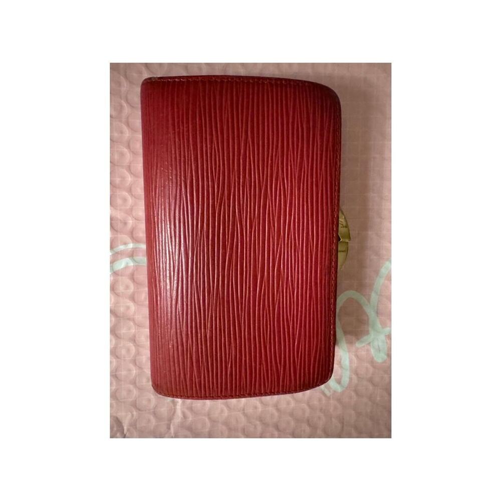 Louis Vuitton Castilian Red Epi Porte Monnaie Billets Viennois Wallet - Picture 3 of 16